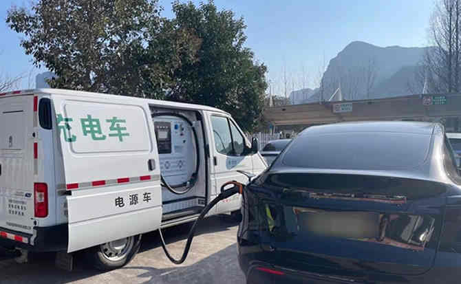 太白汽车搭电